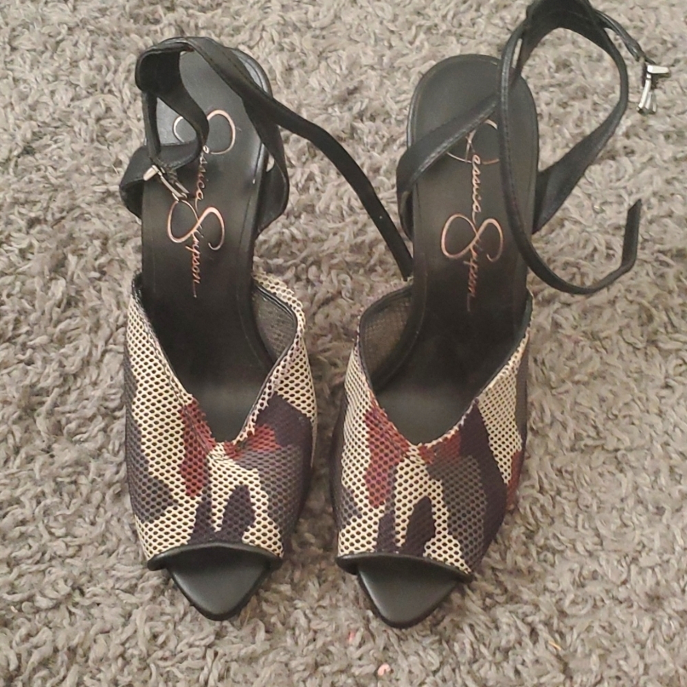 Jessica Simpson came heels